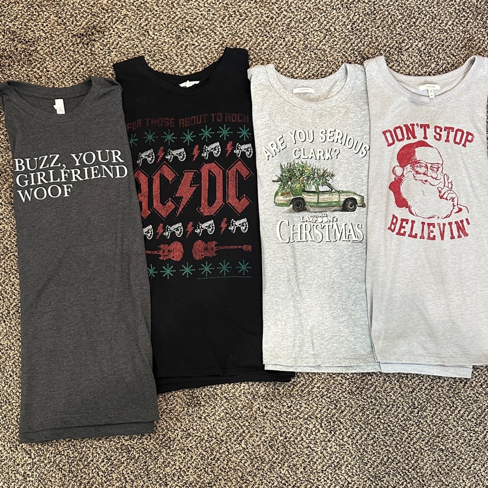 Lot of 4 Christmas graphic tee